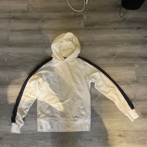Gant tröja xs - Tröjan är i  bra skick, passar ej längre därav säljer jag den 