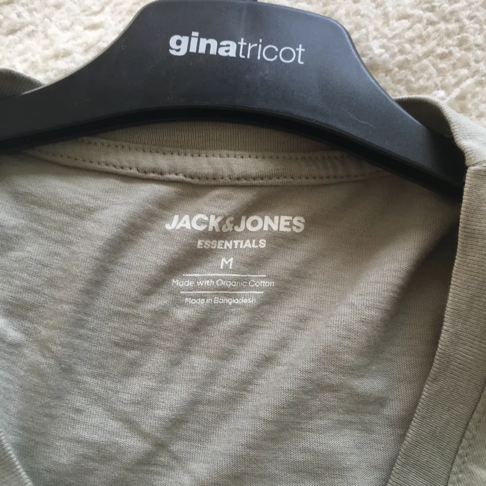 T-shorts Jacks-Jones  , längd är 72cm: storlek är medium . T-shirts.