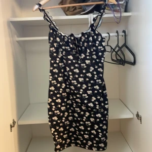 Sommar klänning  - Nästan aldrig använd, skönt material