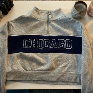 Kroppad college tröja - Använd några gånger men i fint skick.