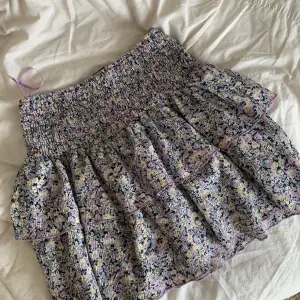 Fin kjol från Gina tricot. Inga defekter. Storlek xs