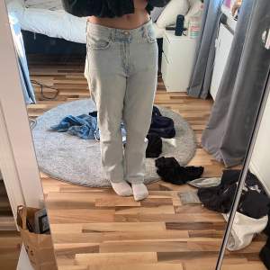 Ljusblå jeans från Gina Tricot, storlek 36, snygga men för långa för mig (161), jeansen är i nyskick Pris går att diskutera❤️