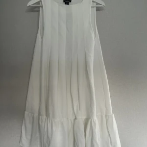 Studentklänning - Aldrig använd med prislapp kvar. Säljer då jag valde en annan som studentklänning! Köpte för 260kr, säljer för 150❤️‍🔥