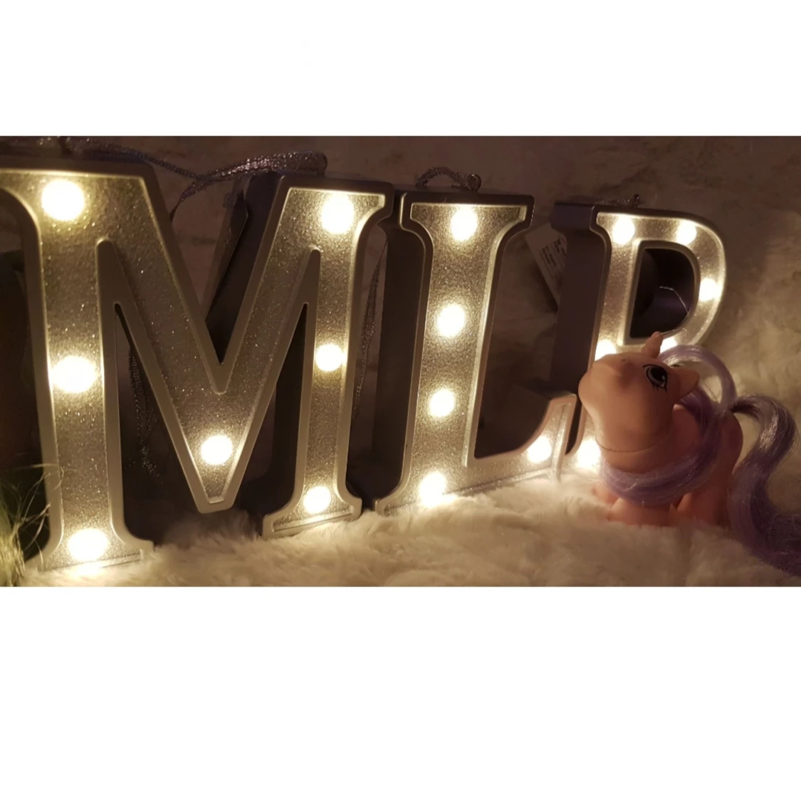 M.L.P. I lampor till My Littel Pony ledGår på 2st AAA batterier pär bokstav Skick nyaBaterier och ponysarna medföljer EJ - 93