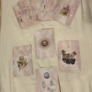 Tarotkort orakelkort  - Supervackra kristall-tarotkort med guidebok fintskick Pris 170kr