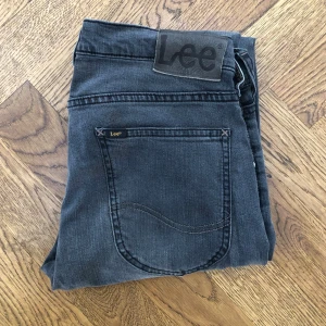 Lee jeans - Säljer dessa Lee jeans, nypris 1500kr - mitt pris 499. Priset kan diskuteras vid snabb affär.