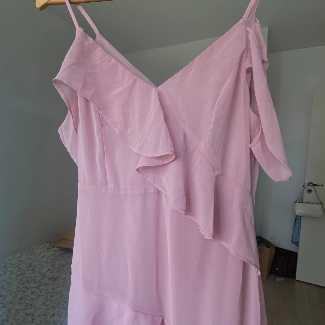 Rosa Volang Klänning