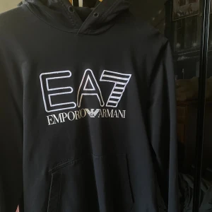 Hoodie  - Tunnare hoodie, äkta vara, säljer pga storleken.