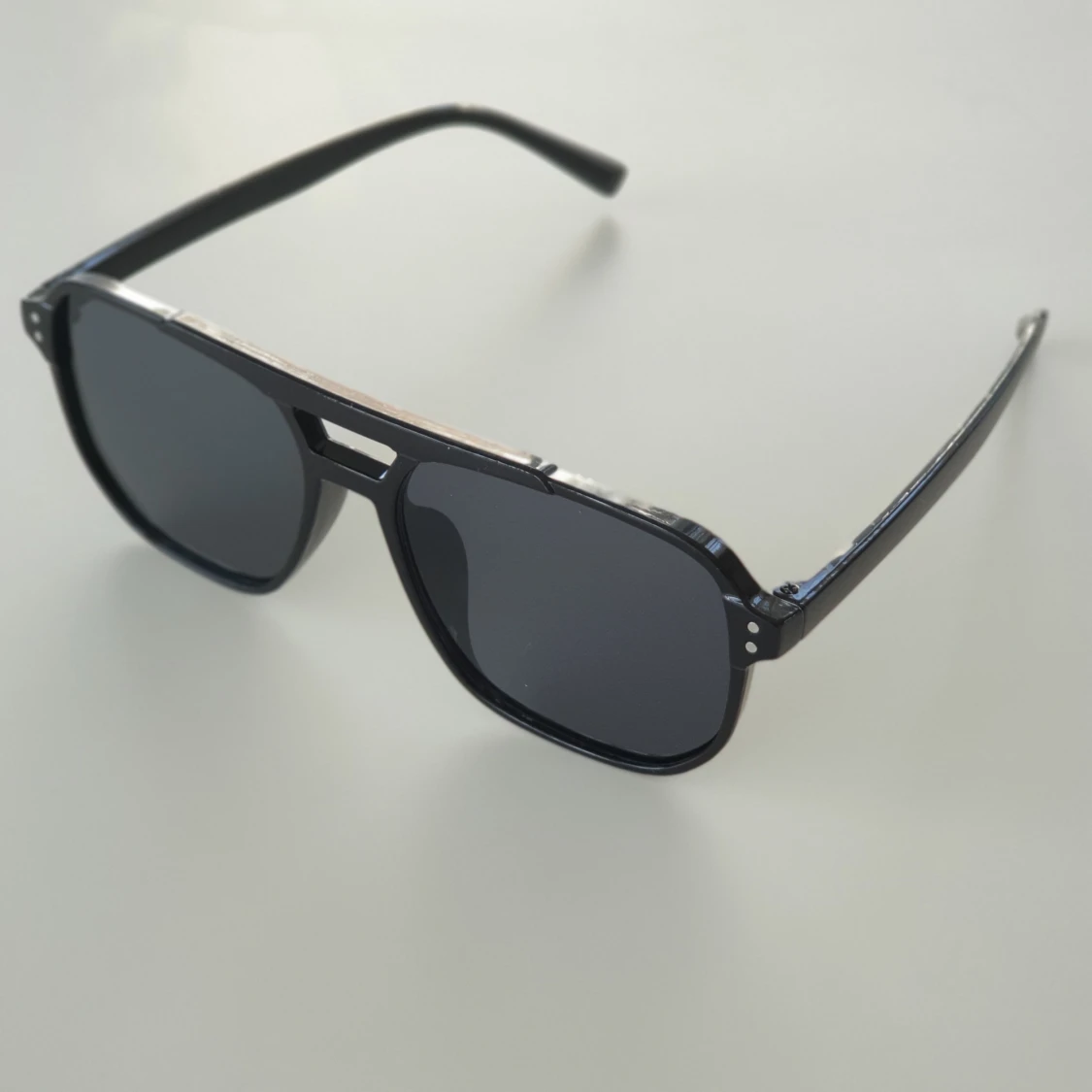 RETRO SOLGLASÖGON. - 91