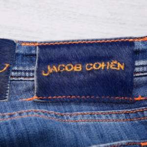 Säljer nu desa sprillans nya Jacob Cohën jeans i storlek 33 modell 688 Limited Edition (Slim Fit). Jeansen kostar nya cirka 5000kr, säljer de nu för 1399. Tveka inte på att skriva vid funderingar!