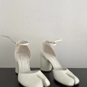 Maison Margiela heels - Heels från Maison Margiela. Använda två gånger. Skitsnygga!! 