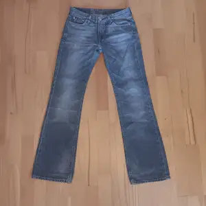Ett par jeans från crocker :) Innerbenslängd 79 cm, midjemått 34 cm