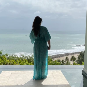 Blå klänning - Säljer denna tunna långa blåa klänning med slits! Storlek S