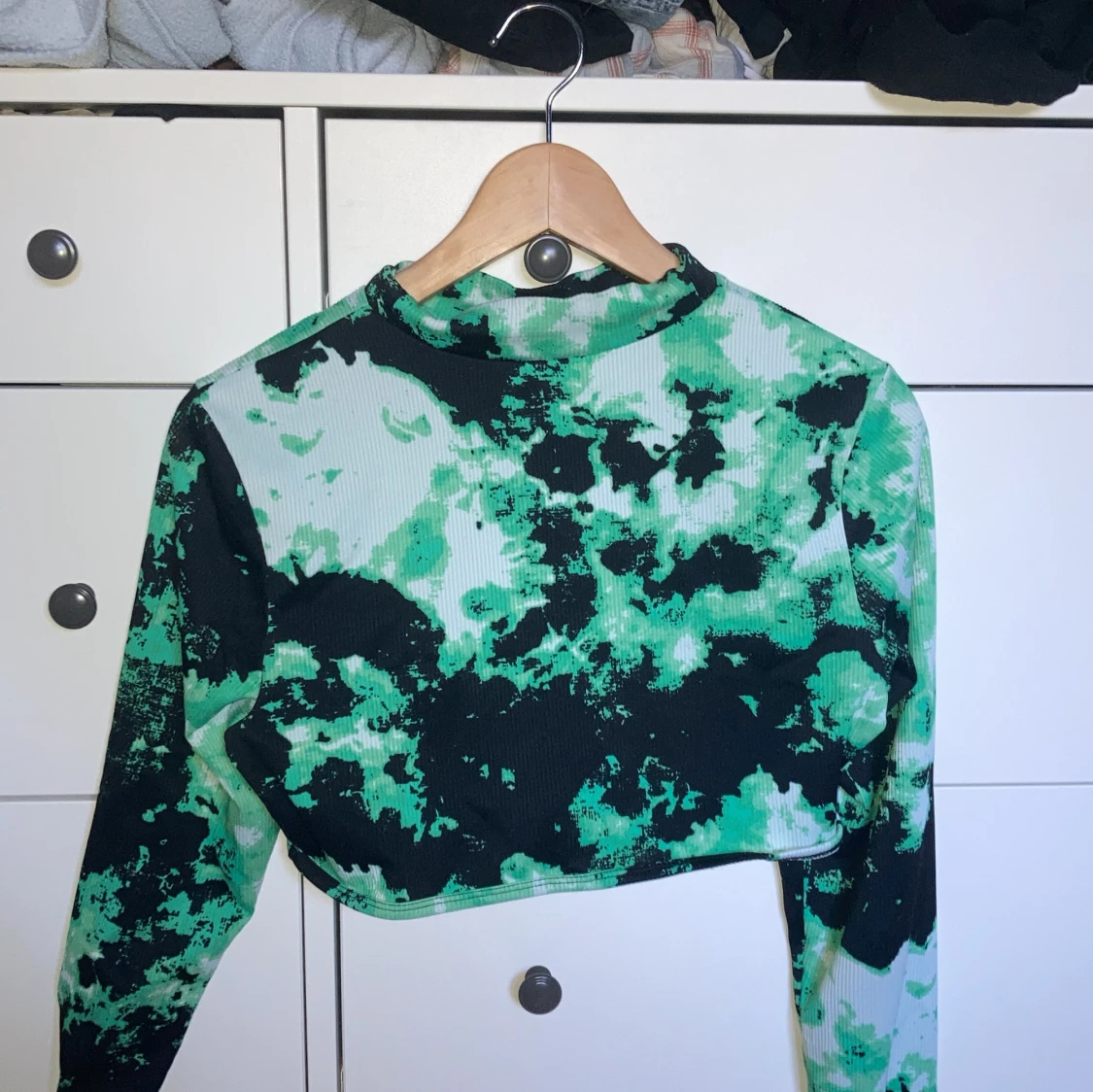 Cool grön croptop från H&M - 1