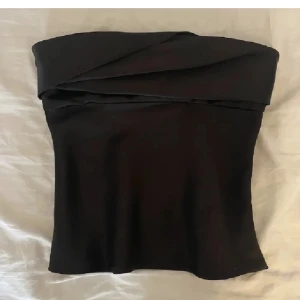 Zara topp  - Säljer denna skitsnygga toppenifrån Zara. 