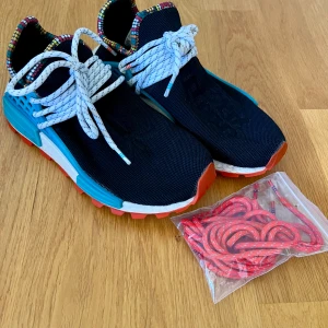 Adidas X Pharrell Williams skor  - NMD Human race skor i bra skick 