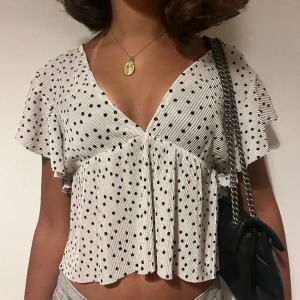 Söttttt blus - Sååå nice prickig blus❤️‍🔥❤️‍🔥❤️‍🔥!!!Lite stor i storleken!!!