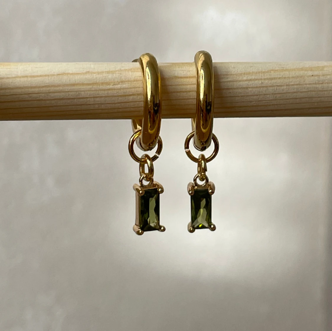 Olivgrön strass. Hoops 