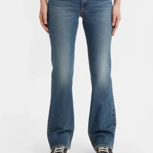 Levis jeans - W27 x L32 - Superlow bootcut jeans  Har använts cirka 5 gånger 
