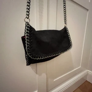 Väska  - En superfin stella mccartney liknade vöska