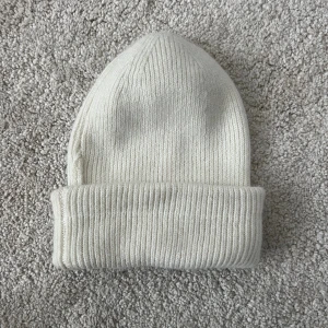 Mössa - Varm stickad mössa