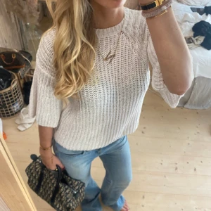 Tröja - SUPER snygg tröja!! Väldigt eftertraktad!!