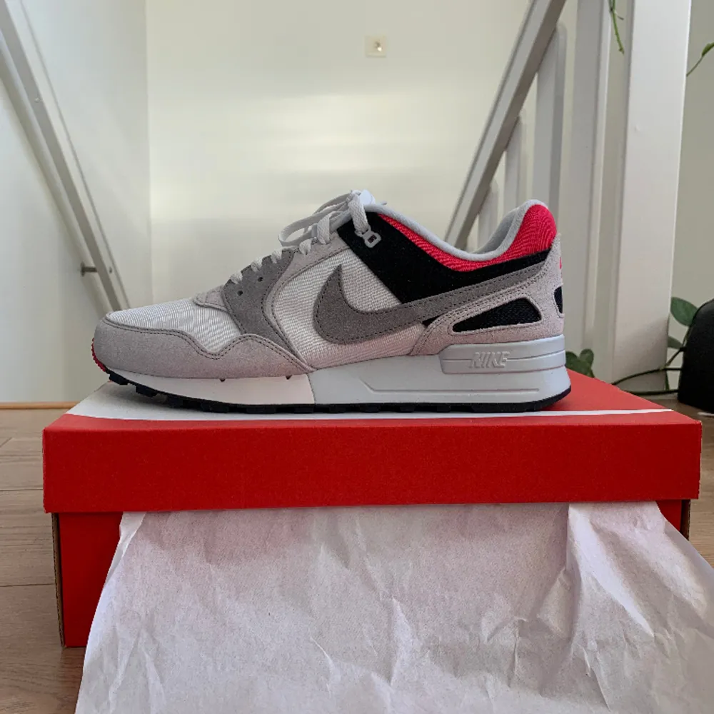 Nike Pegasus 89. Kvitto finns. Storlek 44. Nypris 980kr, finns på Zalando!. Skor.