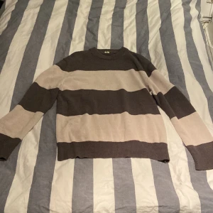 ARKET Stickad tröja - skick 10/10 använda några gånger bara Nypris 599kr