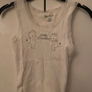 Linne från brandy - Brandymelville topp, två små fläckar som nog går att tvätta bort men därav priset. Jätte mysigt och skönt material🌸💘