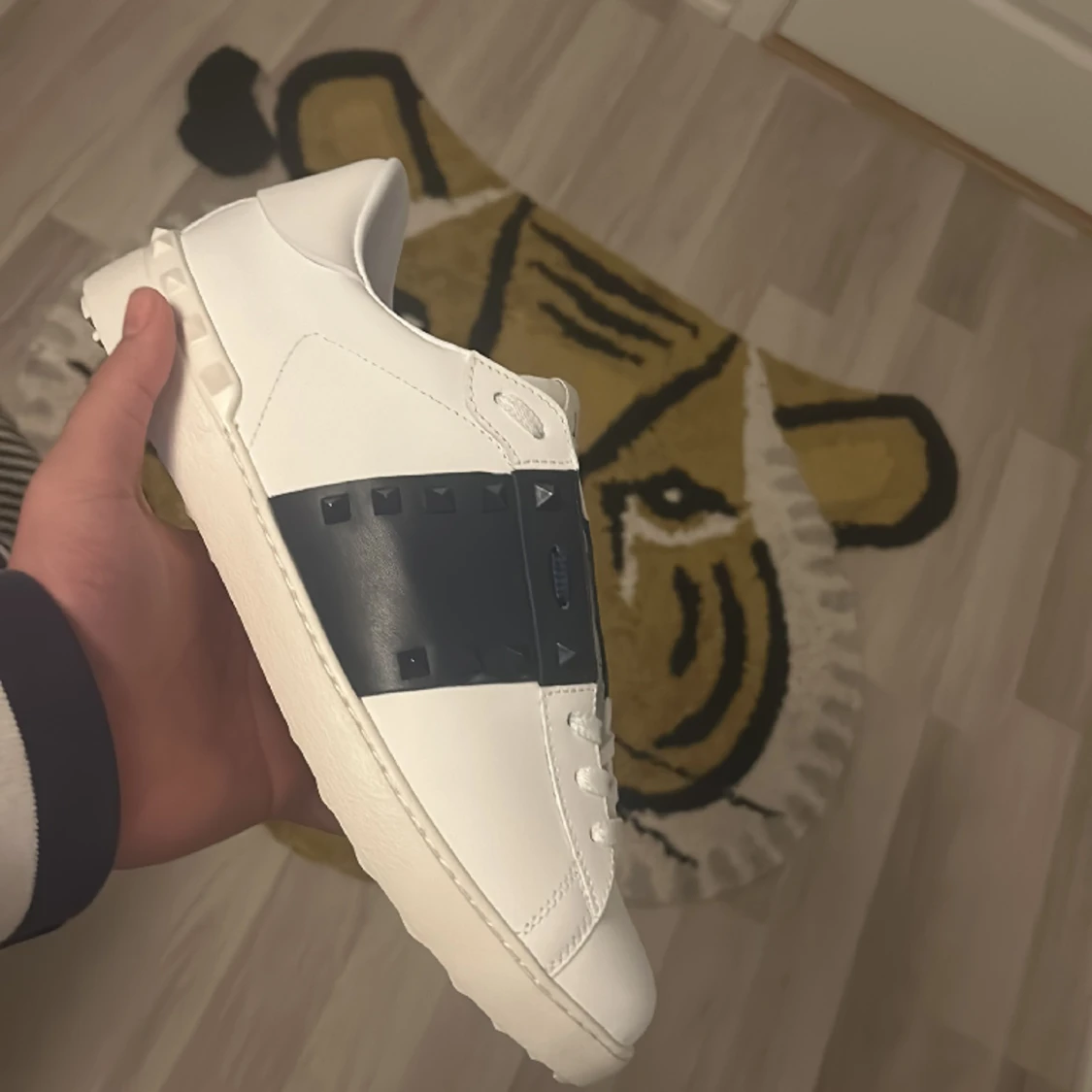 VALENTINOS Navy blue rockstud  - 90