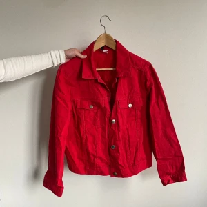 Jeans jacka - Bra skick! Fler bilder finns mot förfrågan!