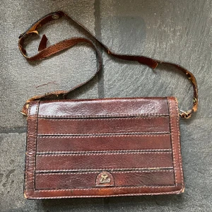 Läder handväska - Fin men sliten läderhandväska 