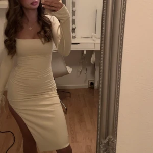 oh polly klänning - Säljer min fina oh polly klänning, använd endast en gång💕