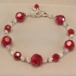 Handgjort armband  - Tillgängligt i alla storlekar , samt i andra färger och som halsband!🫶🏻😊