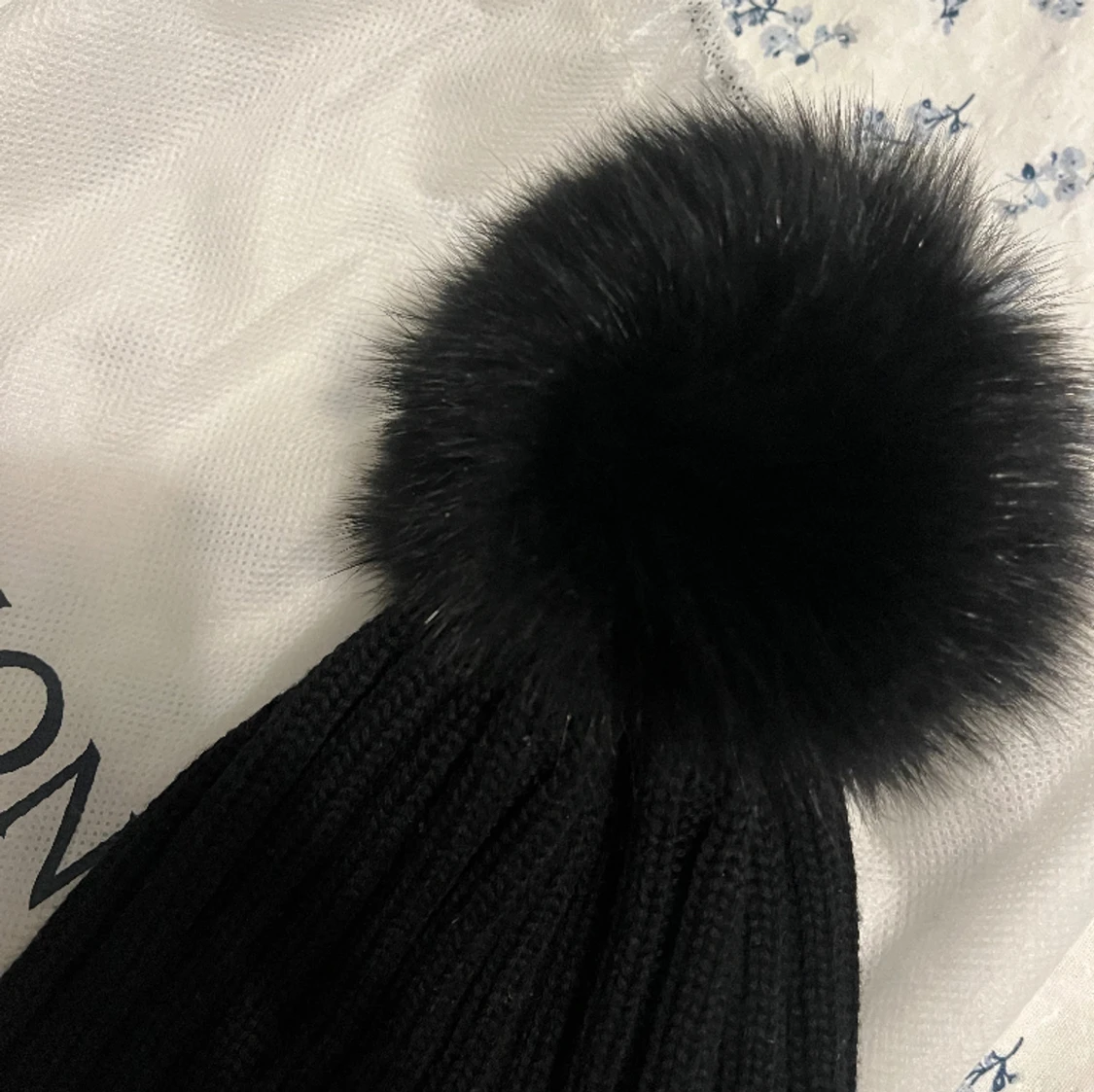 Moncler mössa  - 91