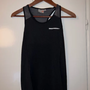 Tank top - Swedmount tank top, strl 36, aldrig använd, 35kr