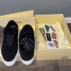 Arigato skor - Arigato skor i bra skick! Storlek 40, men är stor i storleken så dom passar upp till storlek 42!