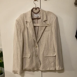 Linneblazer - Linneblazer från Josefine HJ:s kollektion med nakd. Använd 1 gång. Säljer även matchande byxor