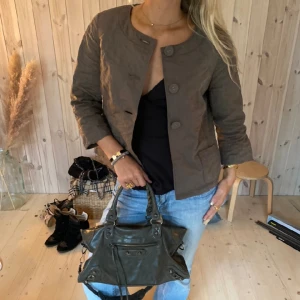 Kofta - SUPER snygg, man kan andvända som kofta/jacka❣️❣️