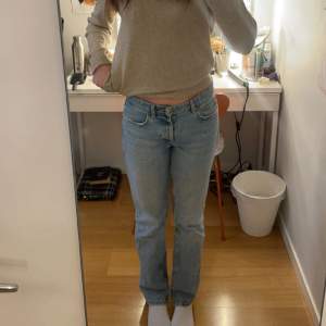 Blåa mid rise straight jeans från zara i storlek 38💙