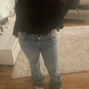 Jeans Zara - Jeans från zara som har använts men inte mycket därmed i jättebra skick. Storlek 38. 