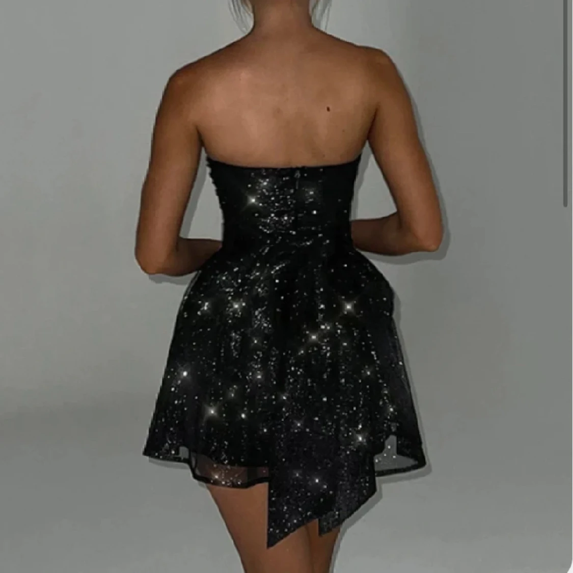 Svart/glittrig klänning  - 90
