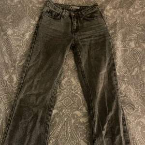 Gina Tricot Jeans - Jeans från Gina Tricot, urtvättade men bra skick.