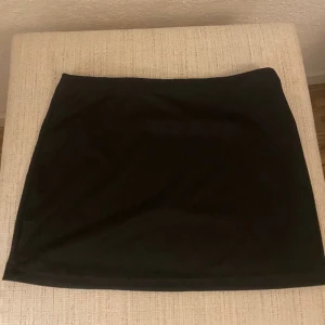 Fin kort kjol - väldigt söt, om man böjer sig i den blir den extremt kort! 