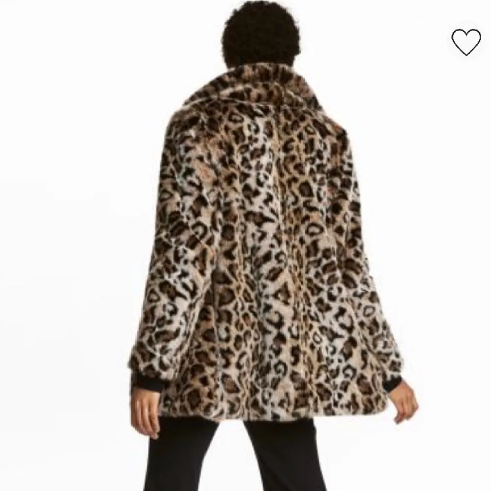 Leopard pälsjacka knappt använd, som inte säljs lämgre i storlek M💕 Skriv för fler bilder!!. Jackor.
