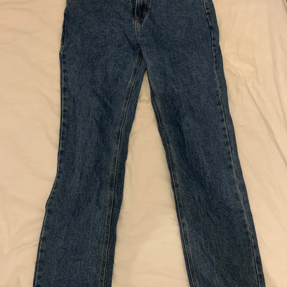 Gekås jeans. As sköna och perfekta i längden  kanske lite baggy men inte för mycket. Storleken är 170. Jeans & Byxor.