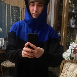 Träningströja blå & svart  - Mycket kön tröningströja att träna i, stilig och passar med alla slags skor och andra kläder! 