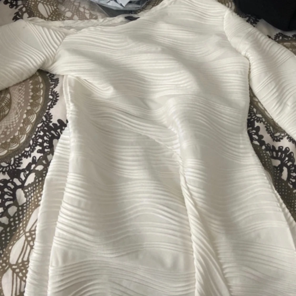 Vit klänning med en arm - 90