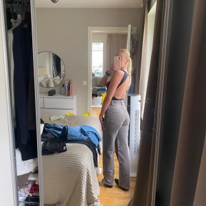 Jeans - Knappt använda, nyskick!