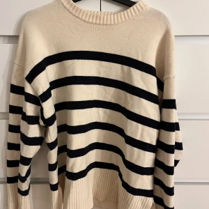 Randig stickad - Från zara i storlek M